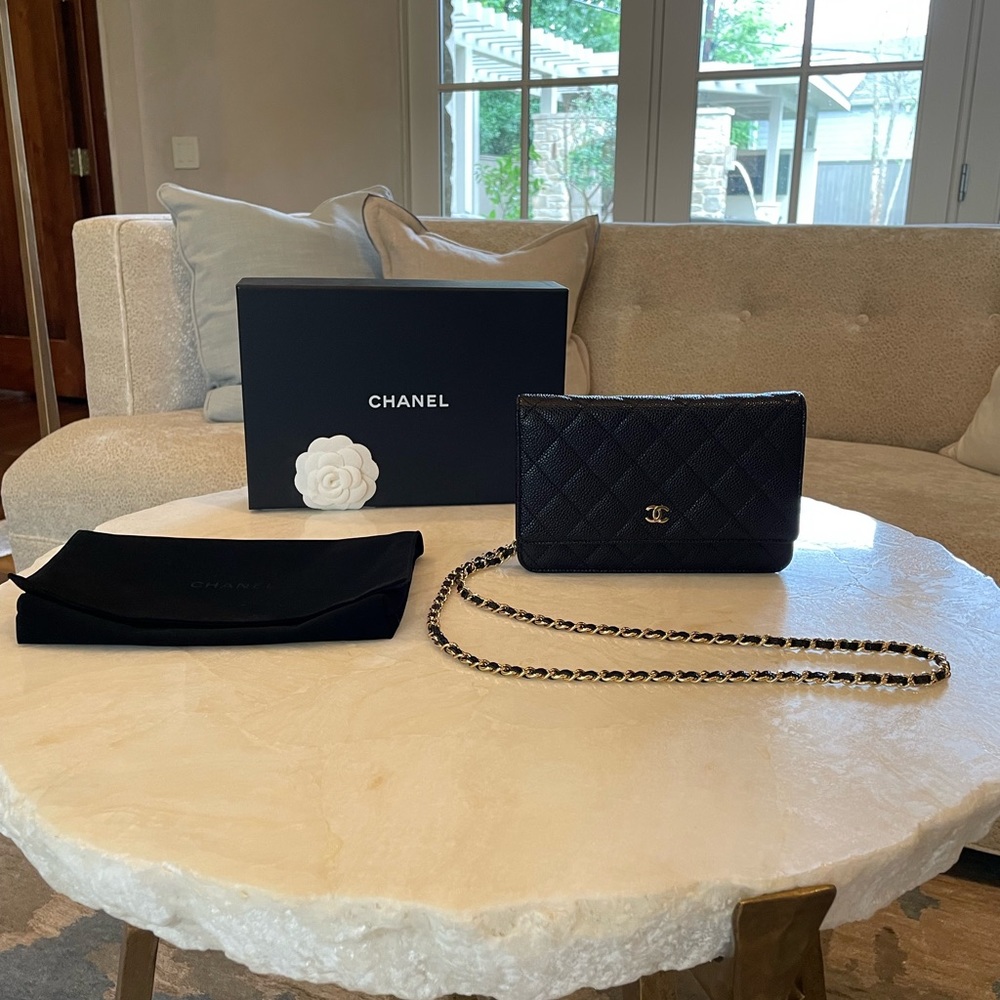 CHANEL crossbody wallet on a chain, timeless/ classic